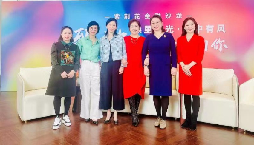 图为参会嘉宾留念。新网银行供图