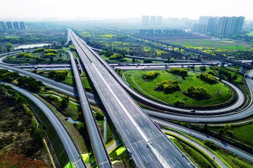 改造后的成綿高速公路。四川省交通運輸廳供圖