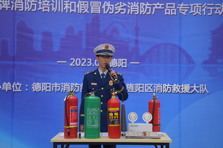 消防救援人員現場授課。德陽市消防救援支隊供圖