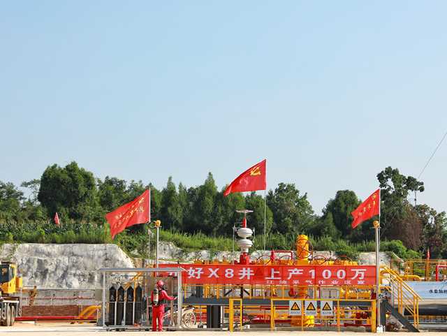 西南油气田公司双鱼石X8井。张世国摄