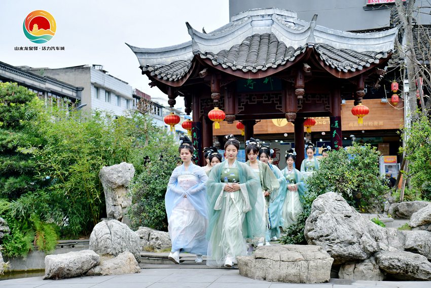 汉服巡游。龙泉驿文体旅局供图