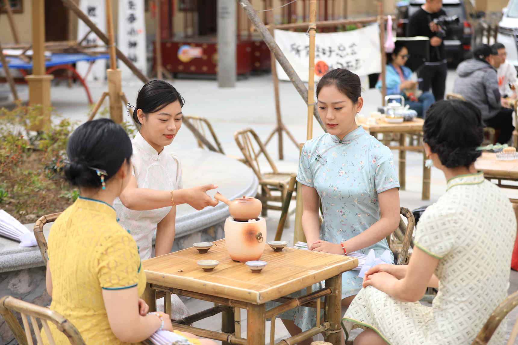 圍爐煮茶體驗區。越西縣文廣旅游局供圖
