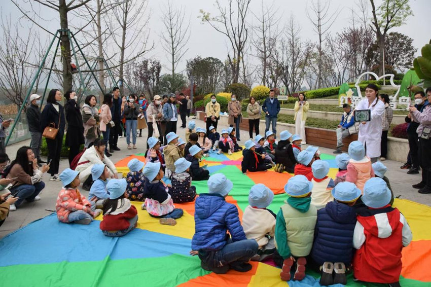 “‘河’我一起 共护碧水”为主题的水资源保护系列研学活动。成都高新区生态环境城管局供图