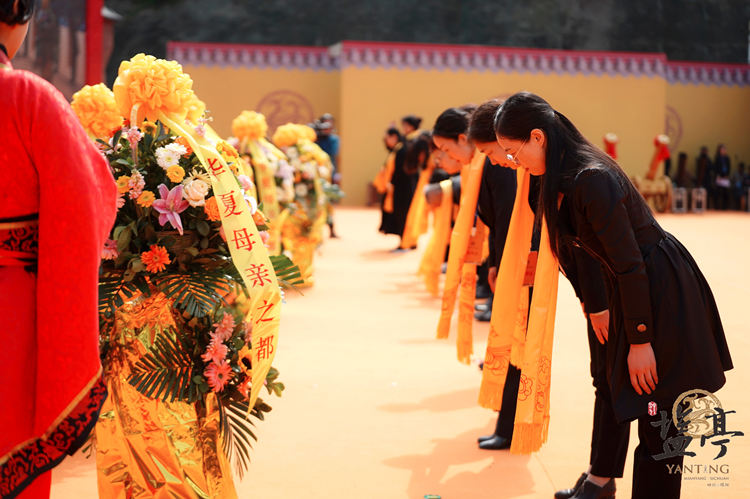 拜谒仪式现场。盐亭县委宣传部供图