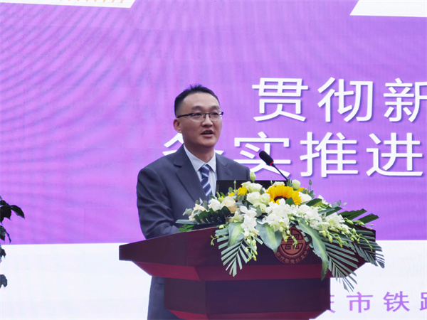 重庆市铁路中学校副校长谢胜分享。成都市树德协进中学供图