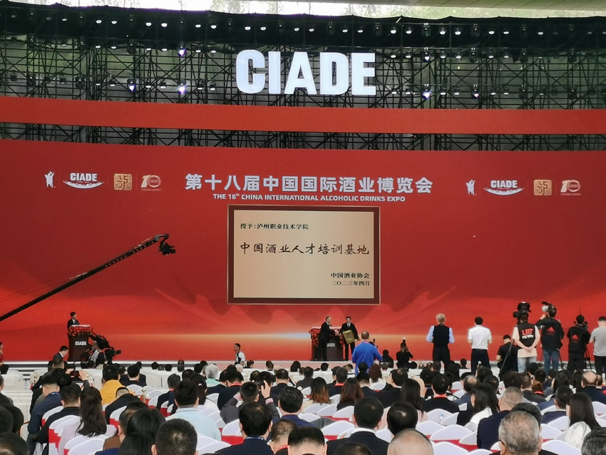 落地生根在酒乡。人民网 刘海天摄