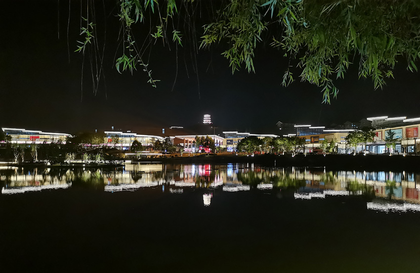 诗情画意夜如窗。人民网 刘海天摄