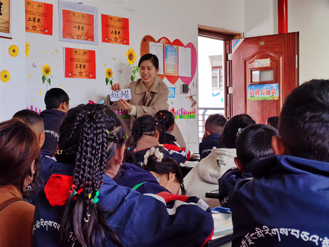 成都市盐道街小学（东区）助学支教志愿服务队炉霍送教。学校供图