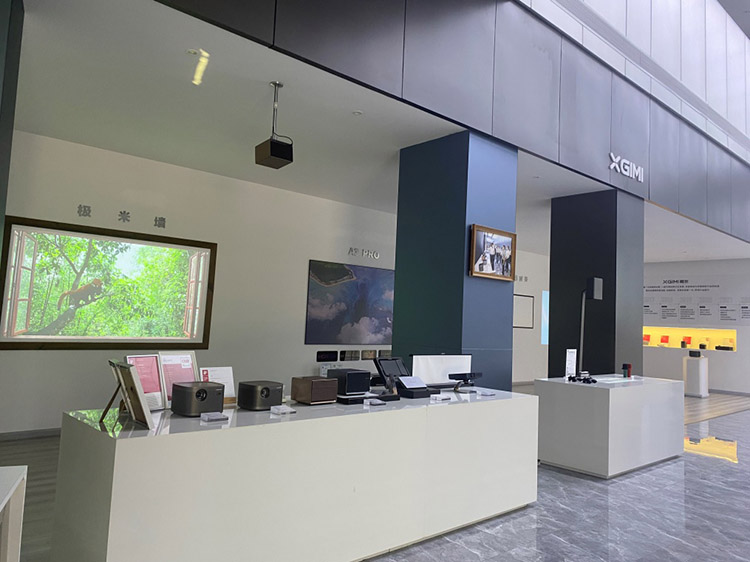 極米智能投影產品展示區。宜賓市稅務局供圖