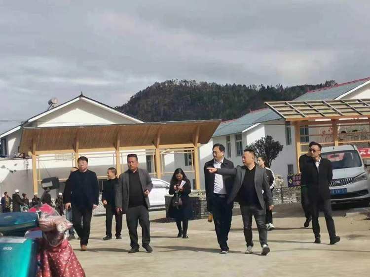 工作人员在现场进行检查。绵竹市融媒体中心供图