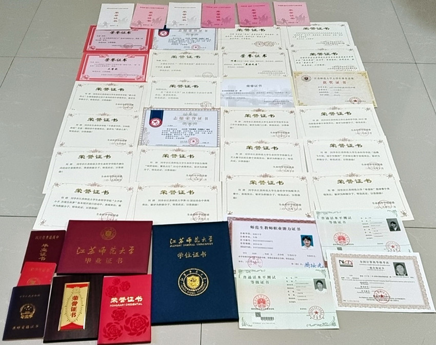 何婷入伍前获得的证书。陆军第77集团军某旅供图