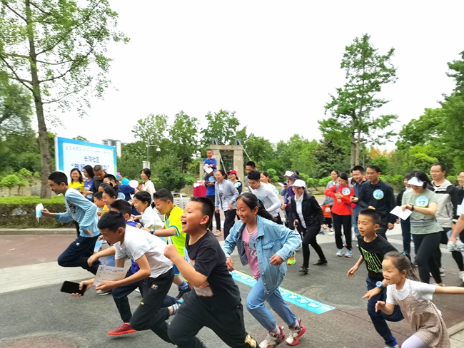 双流黄水镇举行全民健身运动，营造浓厚的喜迎大运会氛围。黄水镇供图
