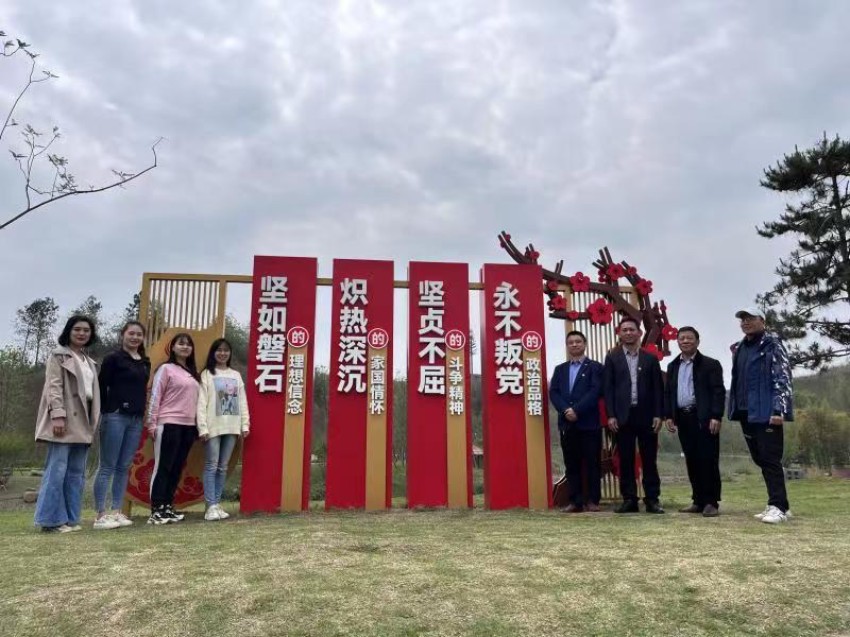 图为参观现场。荣县特殊教育学校供图