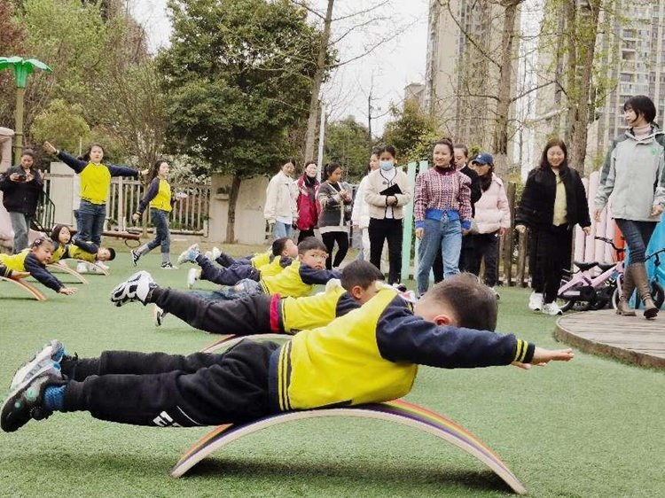 孩子們鍛煉身體。綿竹市委宣傳部供圖
