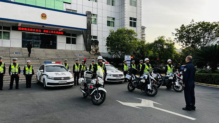 整装待发的县交警大队警力。剑阁县委宣传部供图