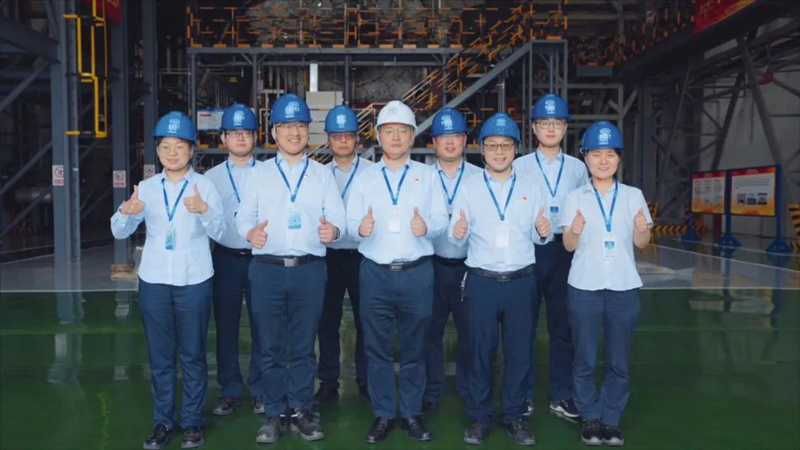 艾松与团队。东方汽轮机供图