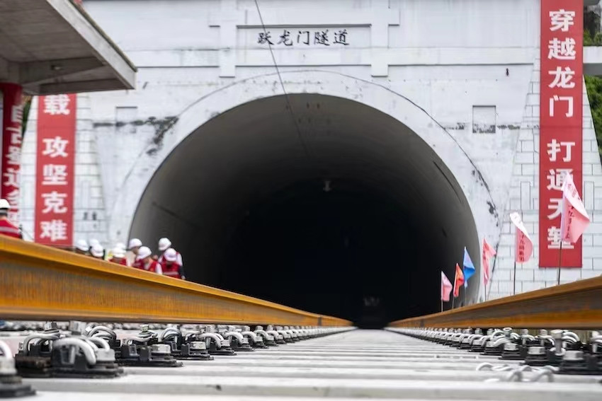 成蘭鐵路躍龍門隧道。成蘭公司供圖