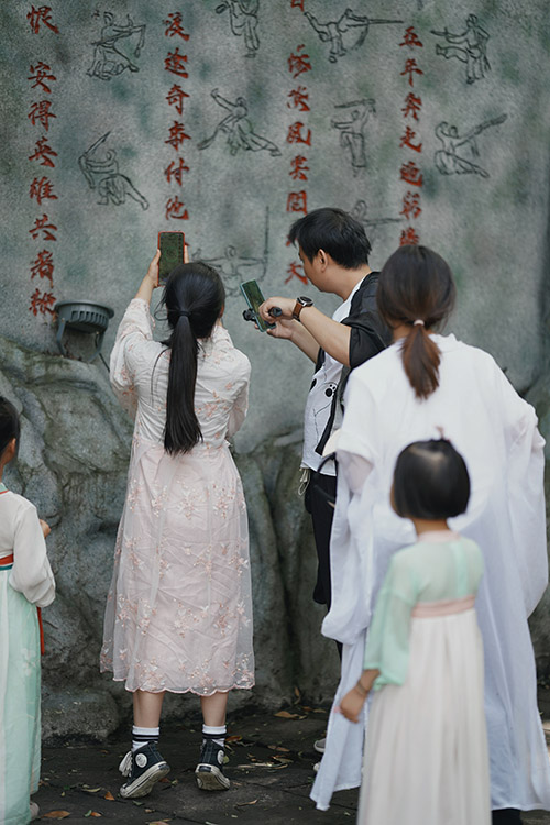 陆游密码。街子古镇供图