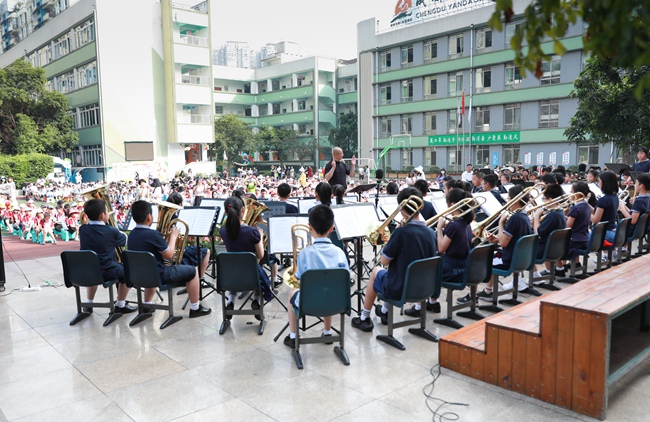 管乐社团在学校演出。学校供图