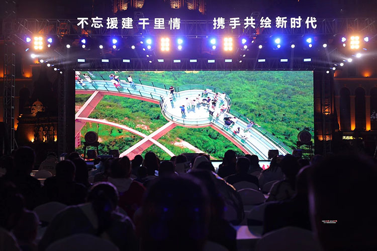 觀看劍閣旅游宣傳片。劍閣縣委宣傳部供圖