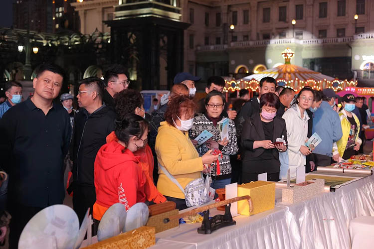 當地市民對劍閣文旅產品興趣濃厚。劍閣縣委宣傳部供圖