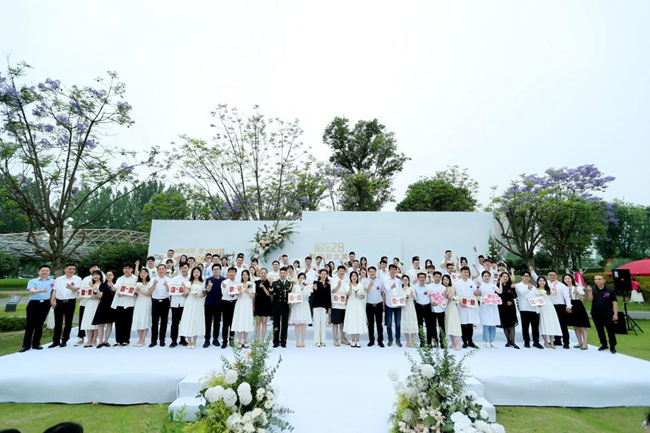 金牛区第二届“相约520·情定新北城”集体颁证仪式。金牛区民政局供图