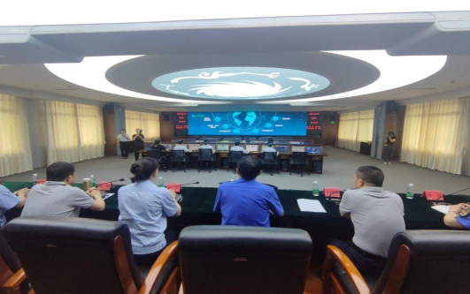 觀摩數字城管系統功能。成都市城管執法總隊供圖