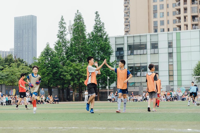 盐道街小学通桂校区班级足球联赛决赛。学校供图