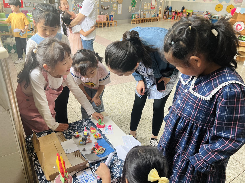 孩子们的美术作品展。成都市第三幼儿园国际新城园区供图