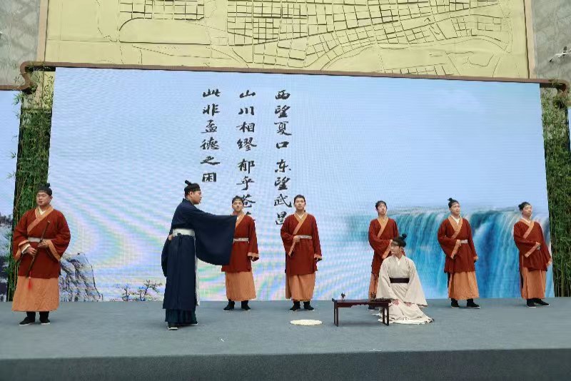 眉山市彭山区市民文化中心开放。房金摄