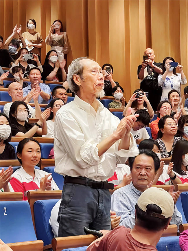 观众席上特殊的嘉宾—也就是此次音乐会的主角杨新民。主办方供图