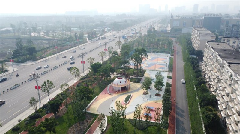 德阳天府旌城项目长江西路景观提升改造工程完工。中国十九冶集团供图