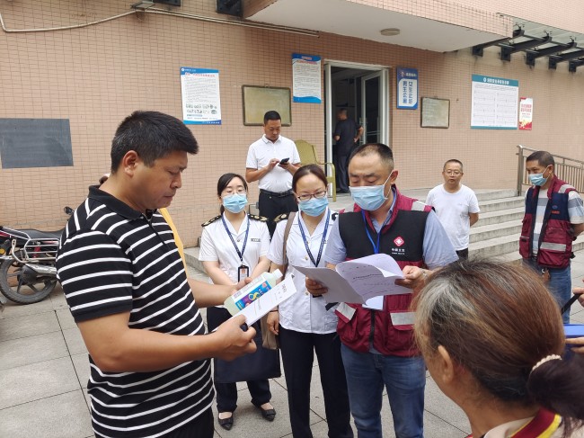 开展学校住宿点卫生监督检查。王娟供图