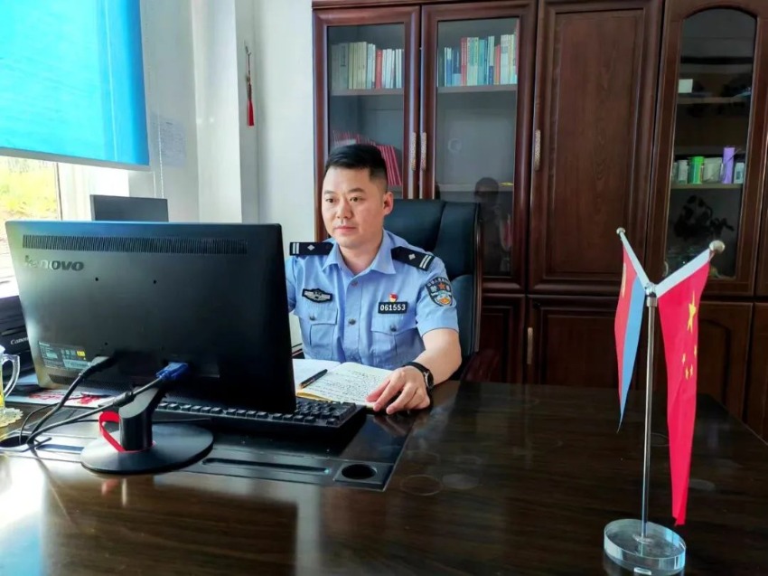 图为民警王义。资阳市公安局供图
