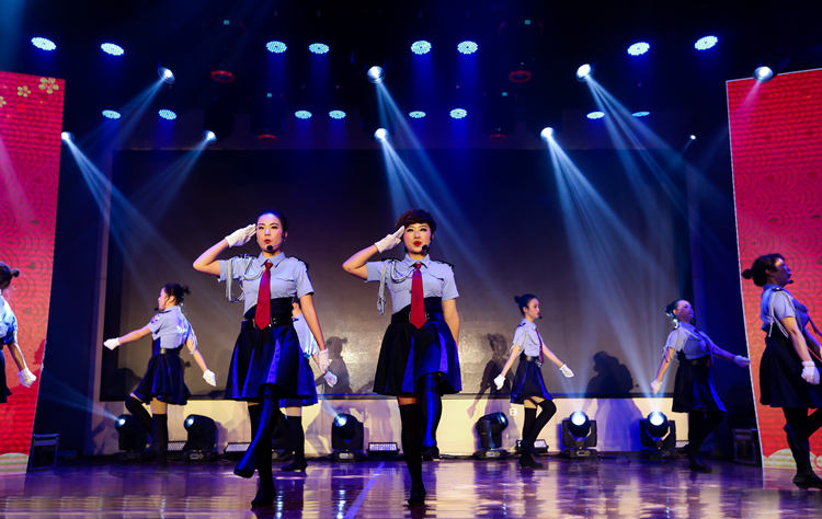 开展丰富多彩文艺活动。达州市税务局供图