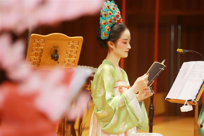 二十四伎乐国风音乐会“唐·宫乐宴”2023全国巡演成都站在成都金沙国际音乐厅首演。二十四伎乐国风乐团供图