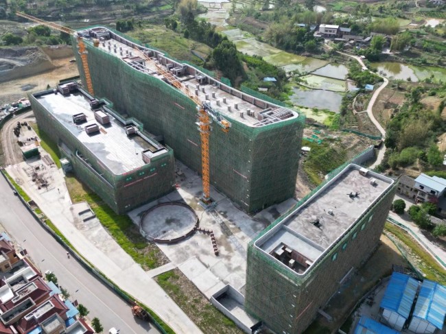 荣县精神病医院整体搬迁工程等卫生民生项目加快推进。王娟供图