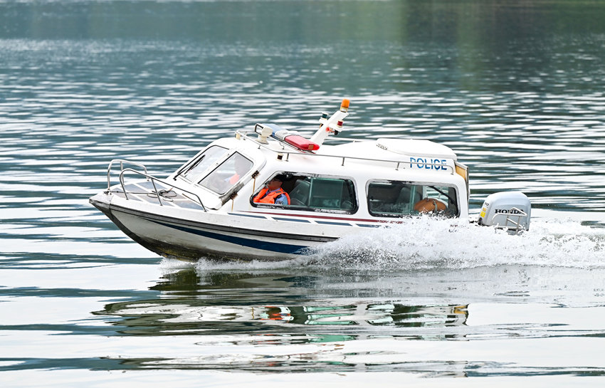 湖面巡逻。东部新区公安分局供图