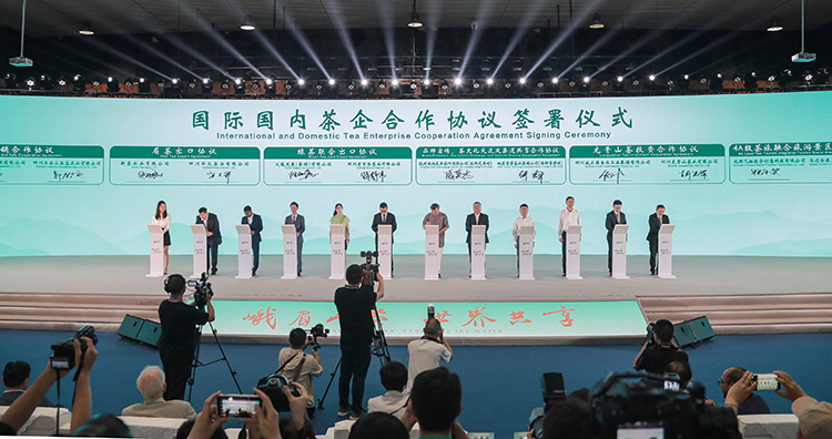 现场签约。主办方供图