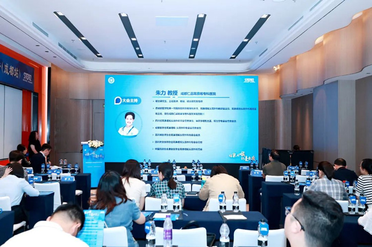 朱力教授作经验交流。成都仁品供图
