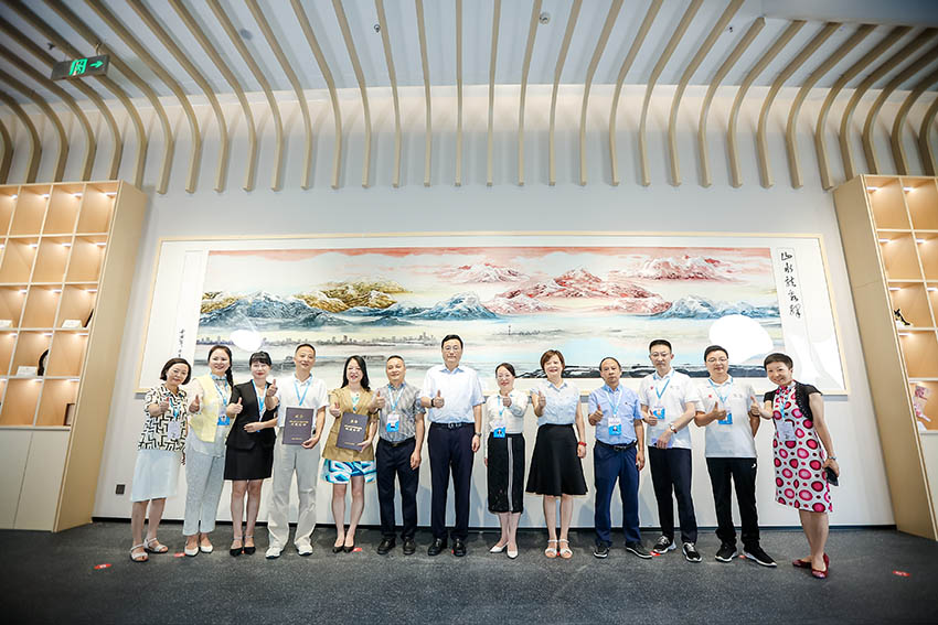 合影留念。龙泉驿区妇联供图