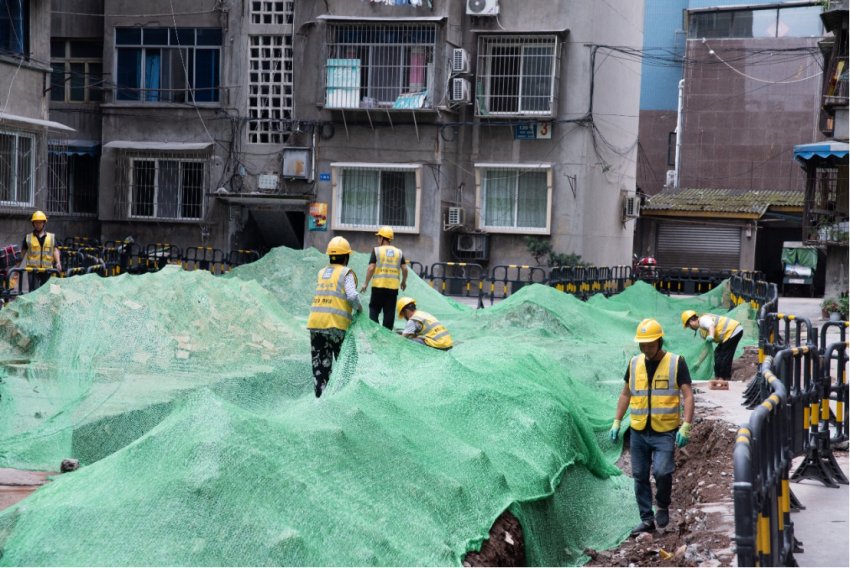 四川省乐山市市中区海棠街道一处老旧小区改造工地现场。中建安装华西公司供图