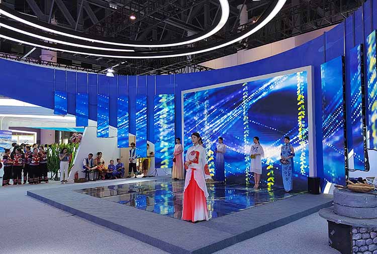 麻柳刺绣展演。朝天区融媒体中心供图