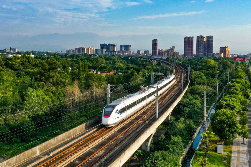 图为《家乡的快铁》。胥平川供图