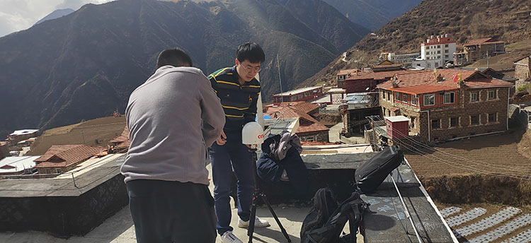 对当地人员现场指导。29所供图