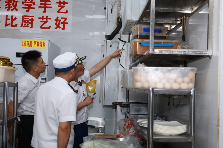 内江消防部门联合天然气公司开展燃气安全回头看、再整治专项行动。内江市消防救援支队供图