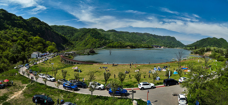 游客到月坝度假区游玩避暑。利州区文旅局供图