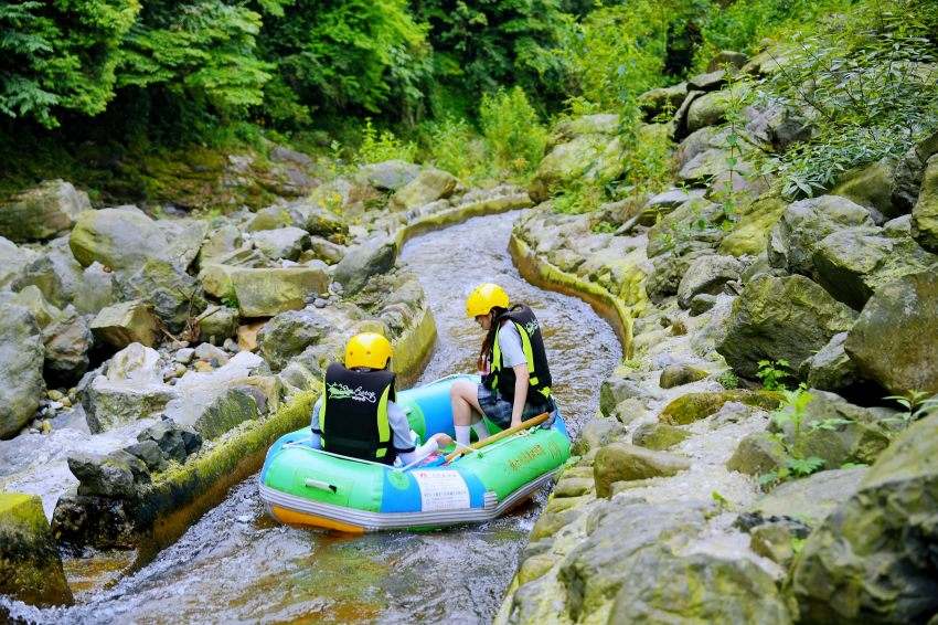 瓦屋山漂流。洪雅縣宣傳部供圖