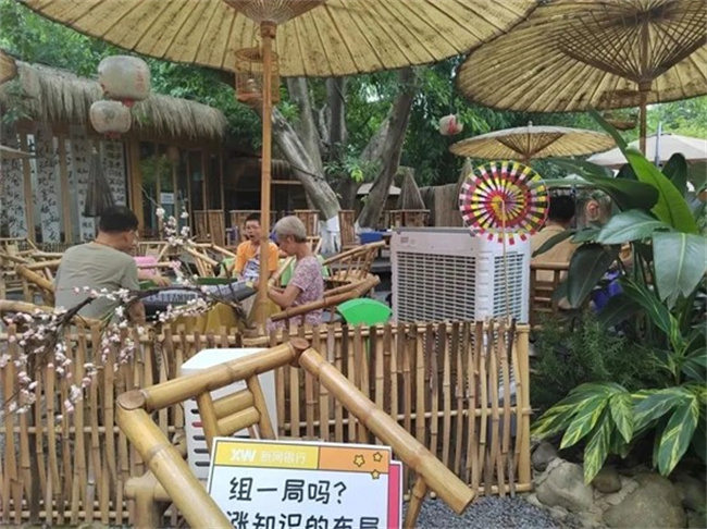 新网银行联名茶馆开展金融知识普及活动。新网银行供图