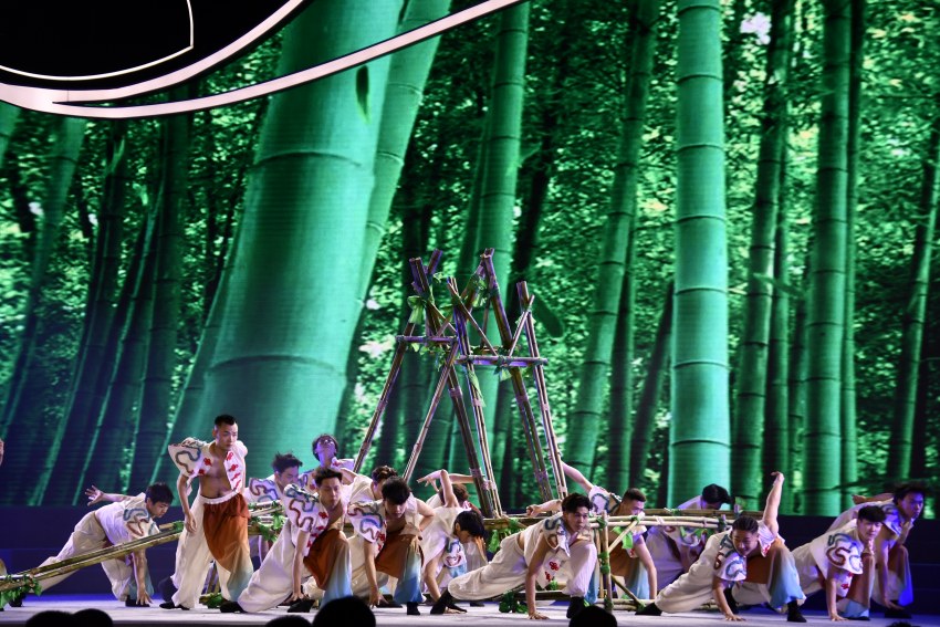 2023华蓥山旅游文化节开幕仪式暨“巴风蜀韵”文艺节目展演现场。人民网记者 王洪江摄